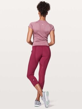 Lululemon women’s cropped leggings